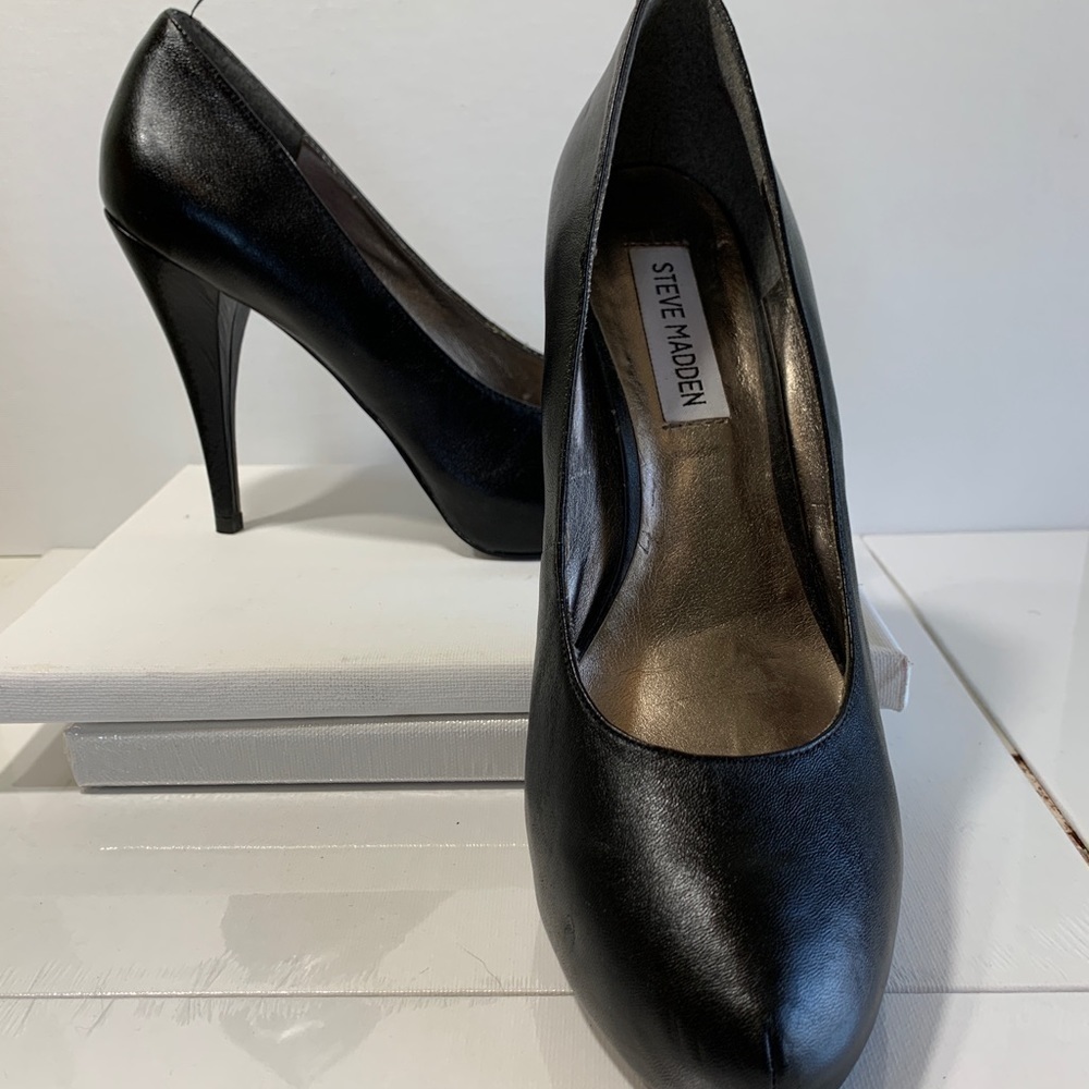 Steve Madden classic black pumps size 8